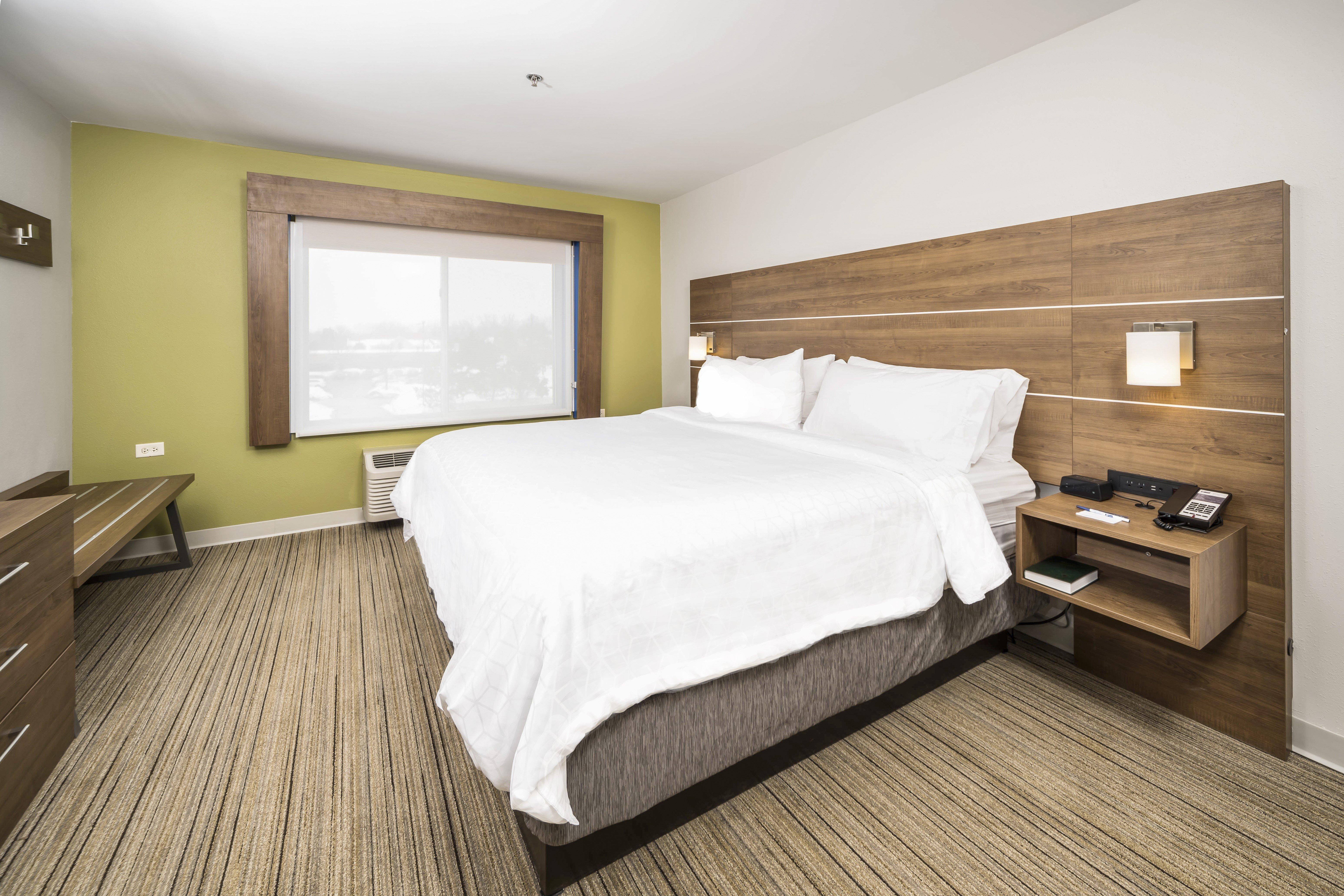Holiday Inn Express Chicago Northwest-Vernon Hills By Ihg Exterior photo