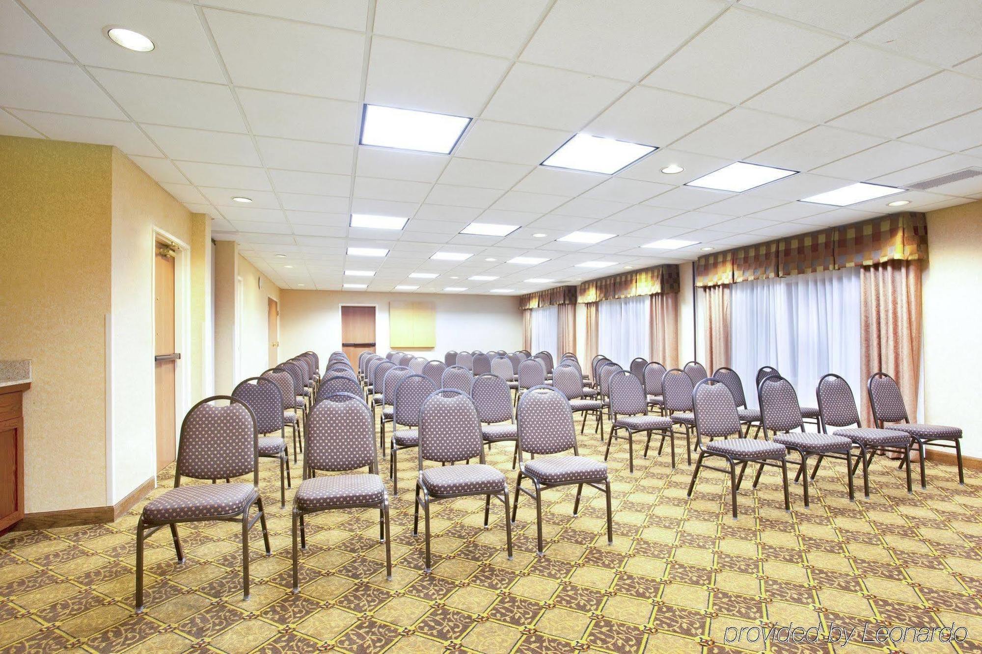 Holiday Inn Express Chicago Northwest-Vernon Hills By Ihg Exterior photo